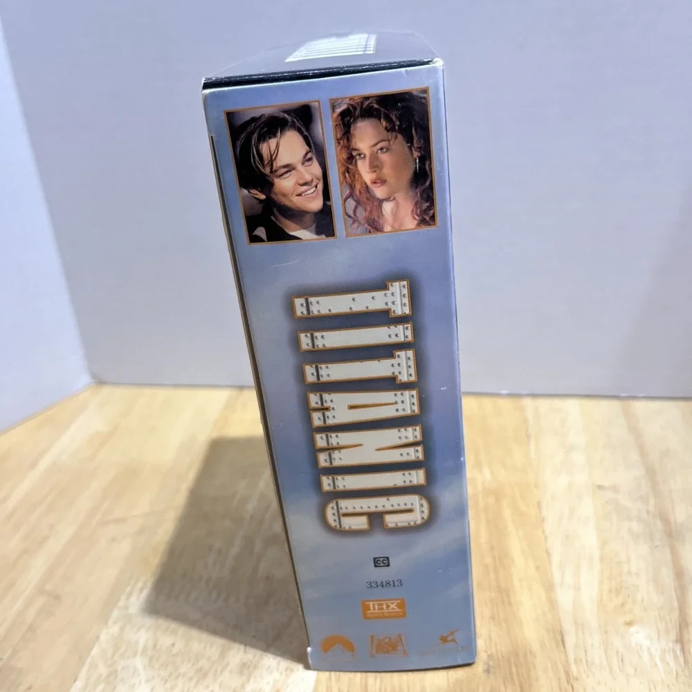 Titanic (VHS, 1998 2-Tape Set) Leonardo DiCaprio Kate Winslet Kathy Bates 334813